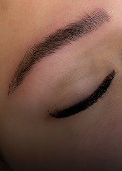 nanopigmentacao-de-sombrancelhas-clinica-estetica-sombrancelha-curitiba